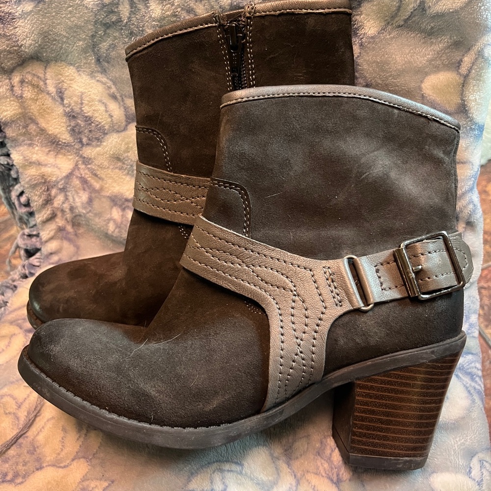 Earth brand boots, brand new